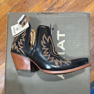 Ariat Women's Black and Brown Western Ankle Boots